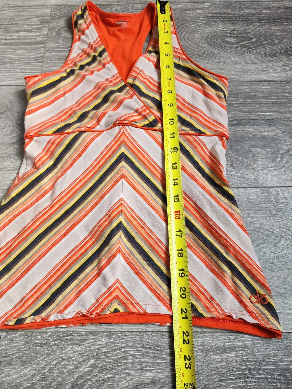 ALO Yoga Orange Striped V-Neck Women’s Fitted  Babydoll Workout Top Sm Y2K Print